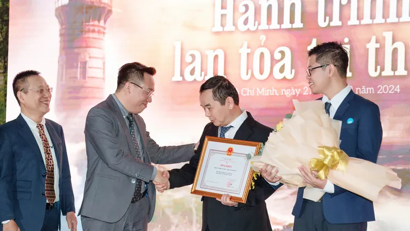 First News - Trí Việt đón nhận bằng khen của Bộ TT-TT nhân kỷ niệm 30 năm thành lập