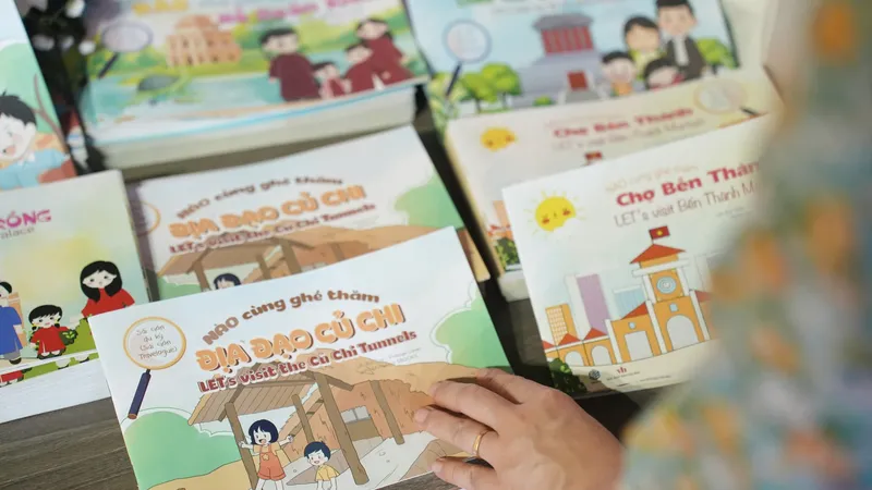 Ra mắt bộ sách song ngữ "Hà Nội - Sài Gòn du ký" tại Lễ hội Đường sách Tết Ất Tỵ 2025