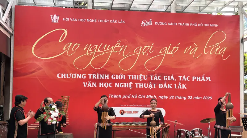 Mang gió và lửa cao nguyên về Đường sách TPHCM