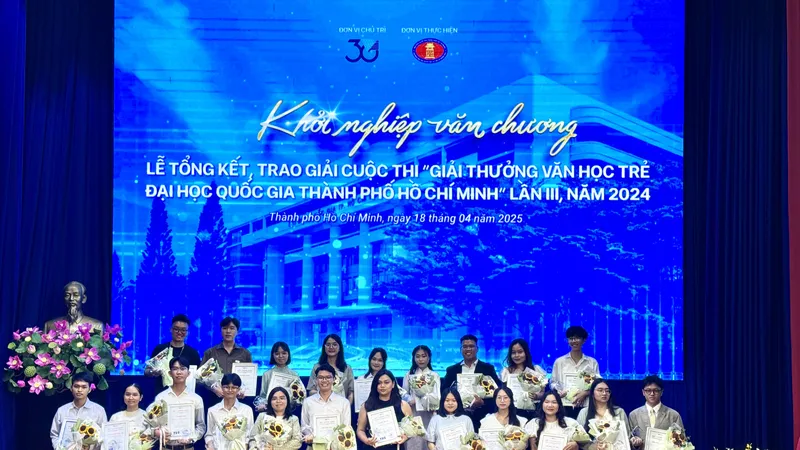 Sinh viên Đinh Ngọc Bảo Trân đoạt giải Nhất “Giải thưởng Văn học trẻ Đại học Quốc gia TPHCM” 
