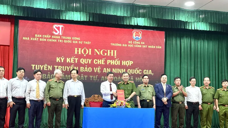 Ký kết Quy chế phối hợp giữa NXB Chính trị quốc gia Sự thật và Trường Đại học Cảnh sát nhân dân