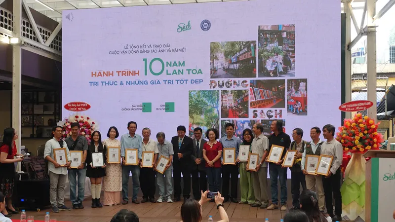 Đường sách TPHCM vinh danh những bạn đọc có ảnh và bài viết xuất sắc 