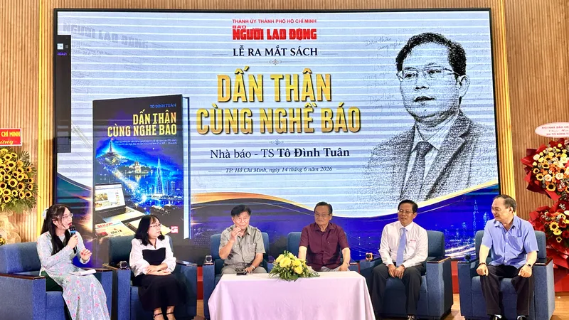 Nhà báo Tô Đình Tuân ra mắt ấn phẩm "Dấn thân cùng nghề báo"