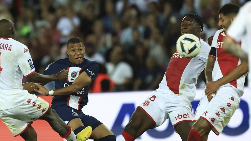 Mbappe "tàng hình" trước đội bóng cũ
