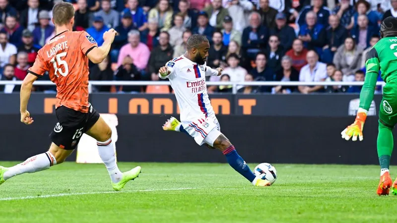 Lacazette ghi bàn nhưng Lyon vẫn thua