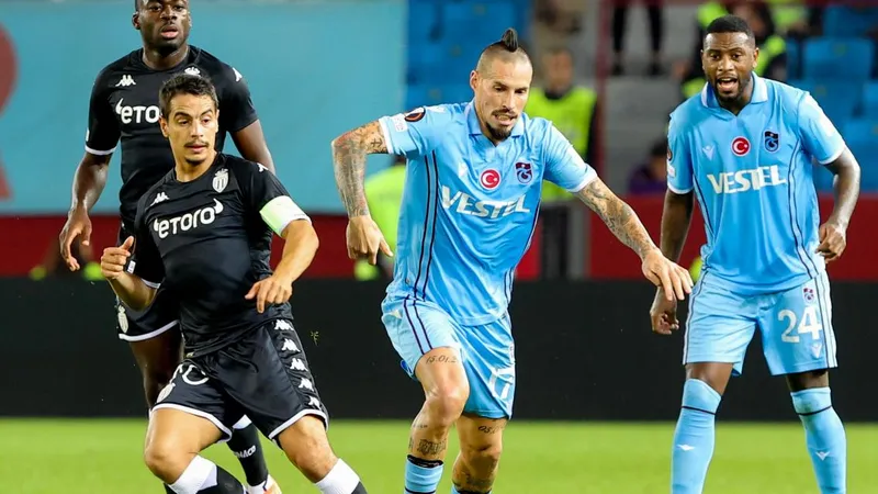 Lão tướng Hamsik cùng Trabzonspor "đè bẹp" Monaco