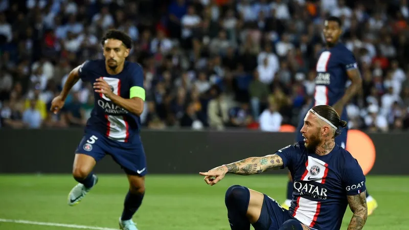 Marquinhos và Sergio Ramos trong trận thắng tại Israel