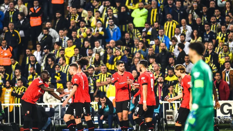 Rennes mất cơ hội soán ngôi Fenerbahhce