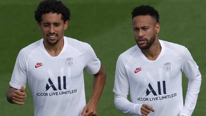 Neymar và Marquinhos gặp sự cố máy bay