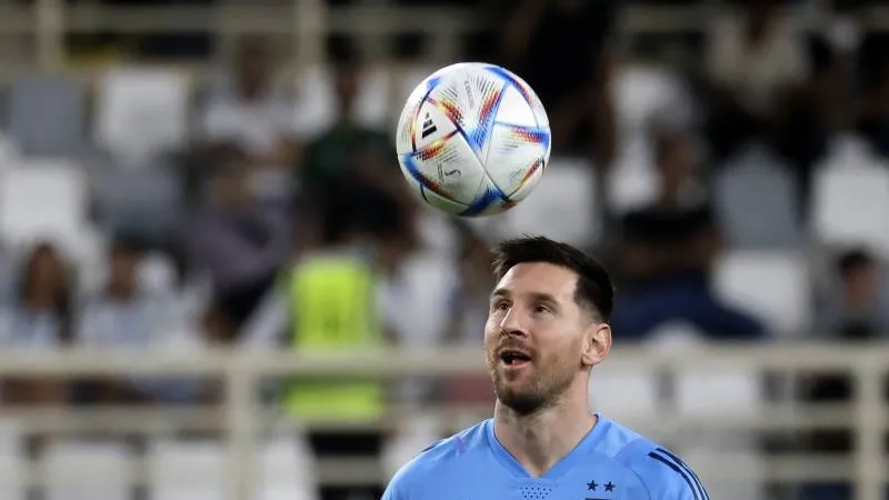 Messi tập luyện tại UAE