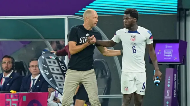 HLV Berhalter cùng đôi 'A Ma Maniere x Air Jordan 4' tại World Cup 2022