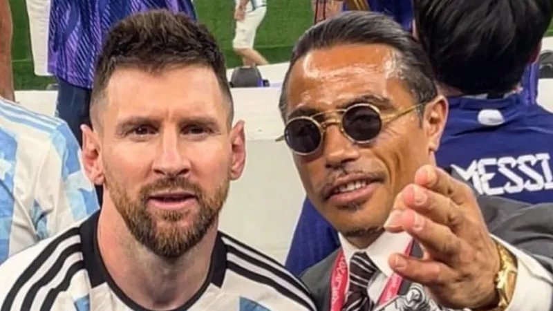 Messi được Salt Bae mời ăn bò