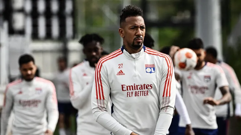Jerome Boateng "sa lầy" tại Lyon