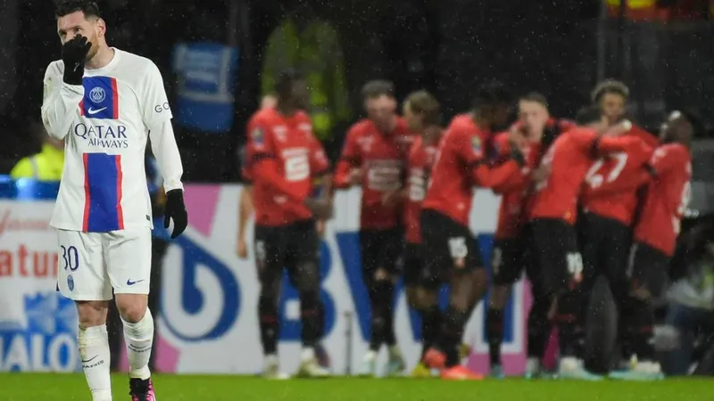 Rennes khiến Messi "đắng lòng"