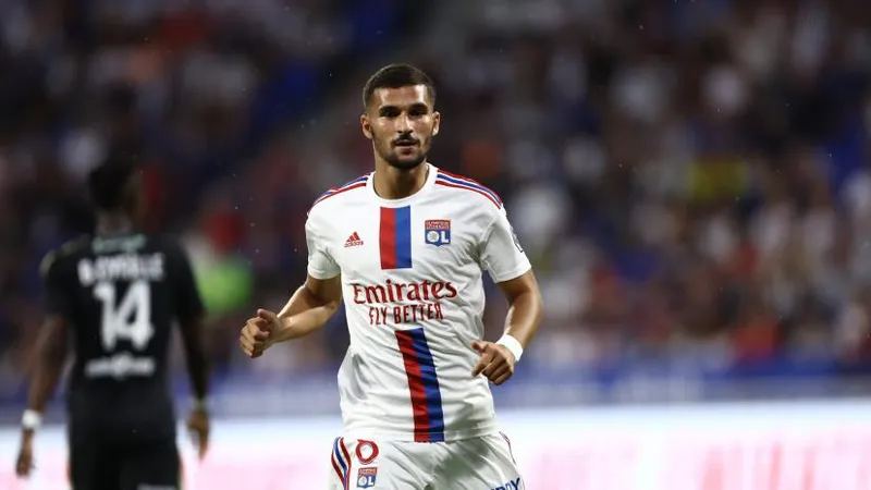 Lyon không cho Houssem Aouar... để râu?