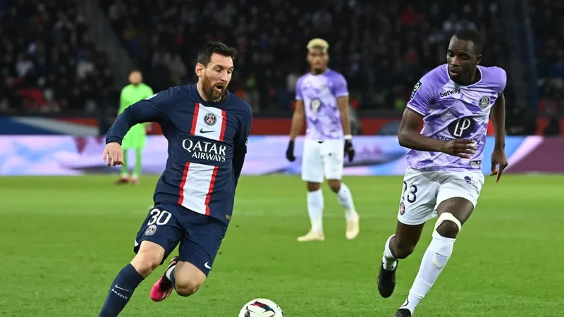 Messi sắm vai người hùng trước Toulouse