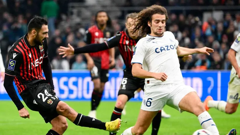 Marseille thua Nice, bị PSG bỏ lại