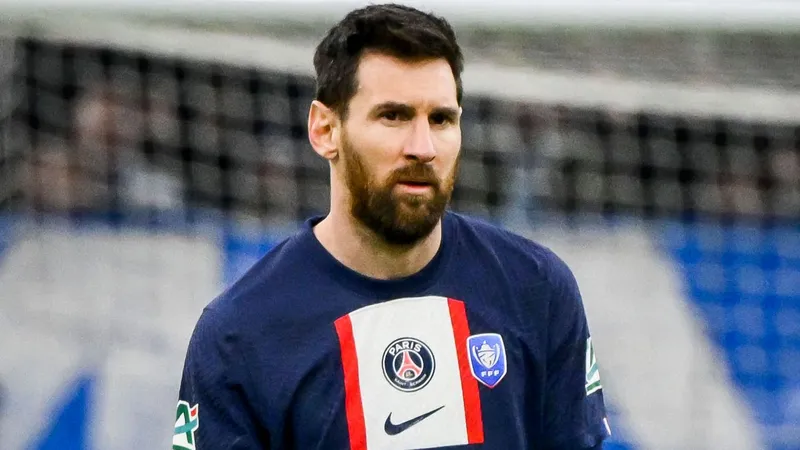 Messi thất thần sau khi bị loại khỏi Cúp Quốc Gia Pháp
