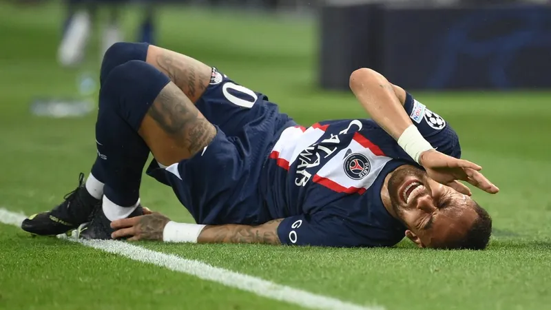 Neymar chắc chắn "lỡ hẹn" Bayern Munich