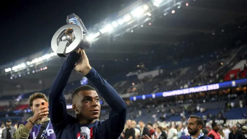 Mbappe và PSG vẫn quá khác biệt tại Ligue 1