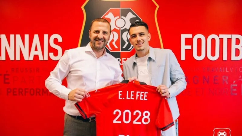 Enzo Le Fee từ chối PSG để khoác áo Rennes