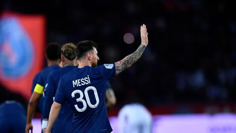 Messi vẫn còn "ám" PSG