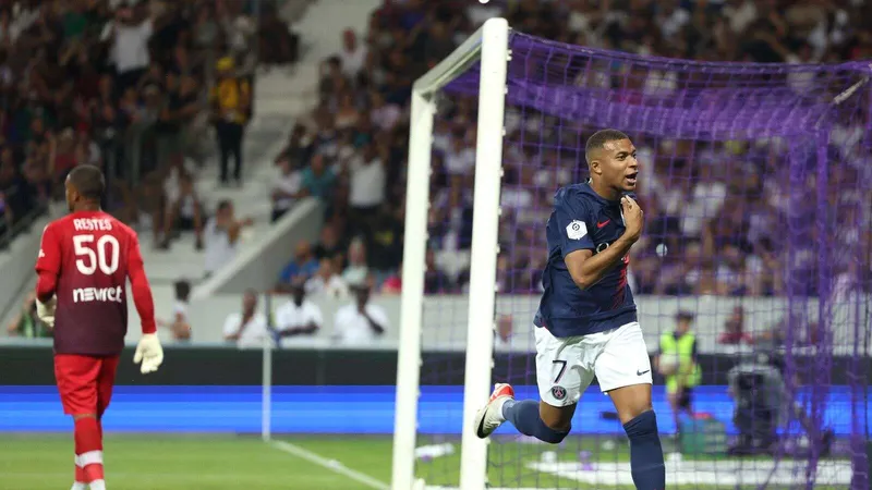 Mới chỉ có Kylian Mbappe ghi bàn cho PSG...