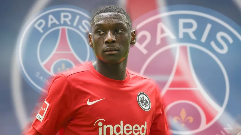 Kolo Muani năn nỉ Frankfurt cho phép đến PSG