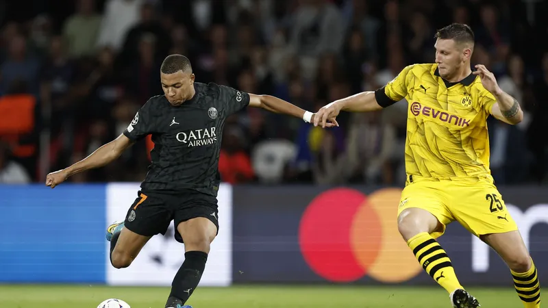Phá lưới Dortmund, Mbappe bắt kịp kỷ lục của thần tượng