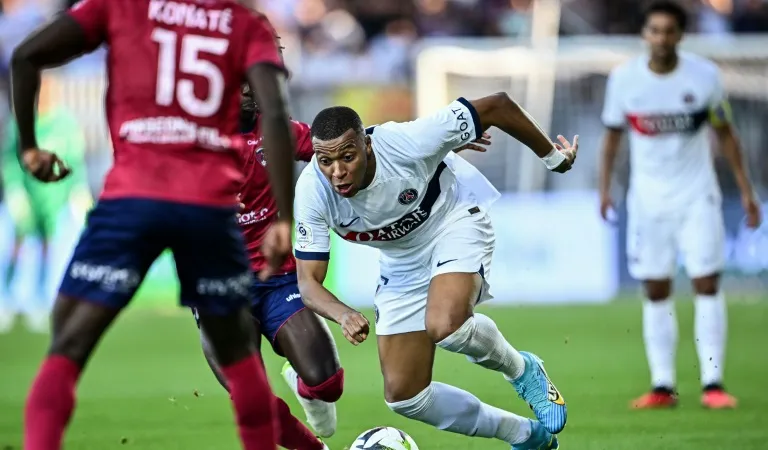 Clermont xuất sắc cầm hòa PSG, Mbappe bị chỉ trích