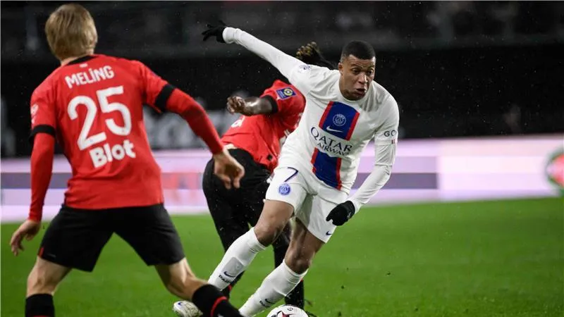 Mbappe cam kết cùng PSG đánh bại Rennes