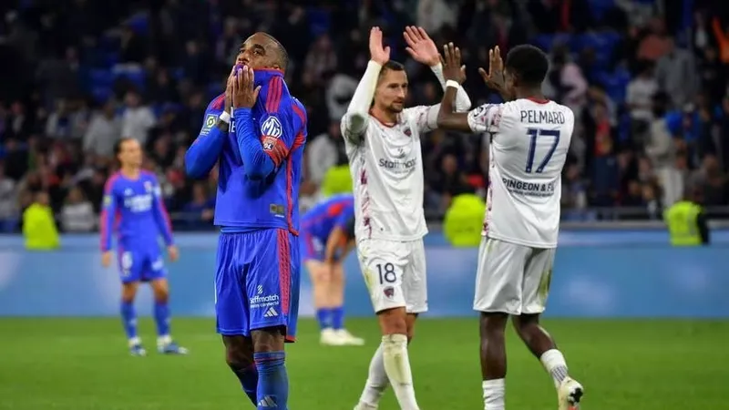 Lyon chìm sâu vào khủng hoảng