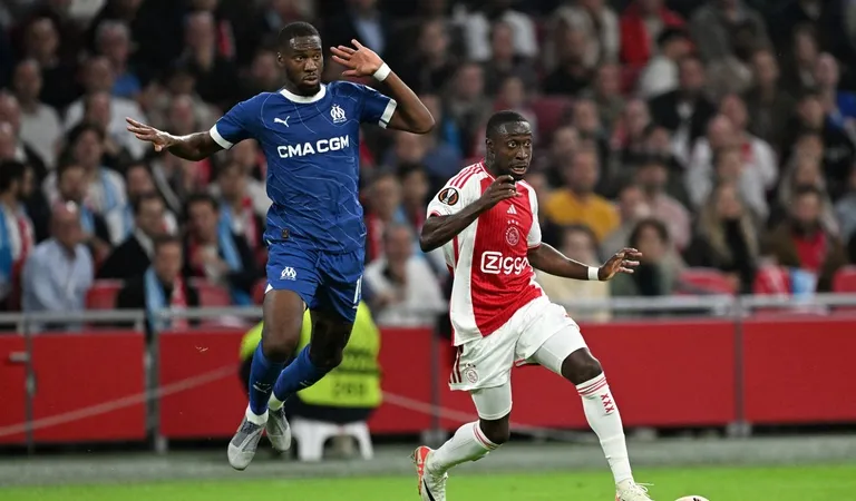 Ajax và Marseille trong lần chạm trán gần nhất tại Europa League cách đây hai năm. Ảnh: REUTERS
