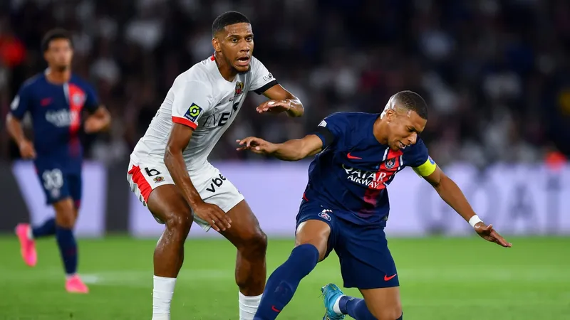 Todibo đối đầu Mbappe