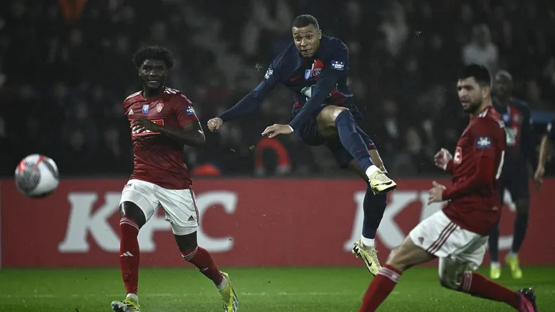 Mbappe tiếp tục phong độ cao