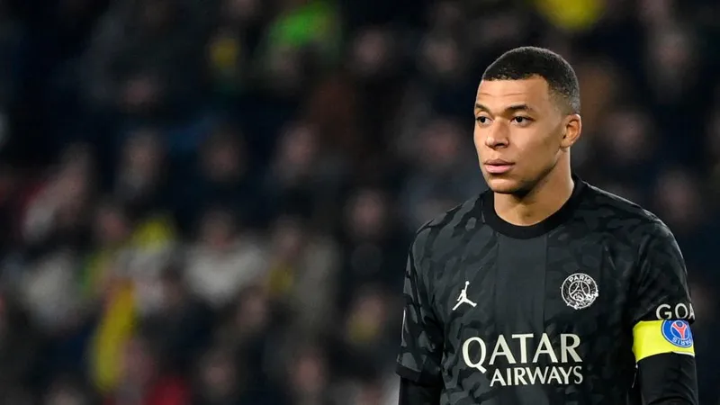 Mbappe nói gì sau khi bị PSG "trừng phạt"?