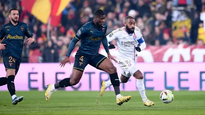 Lens có thể khiến Lacazette cùng Lyon đứt mạch thăng hoa?