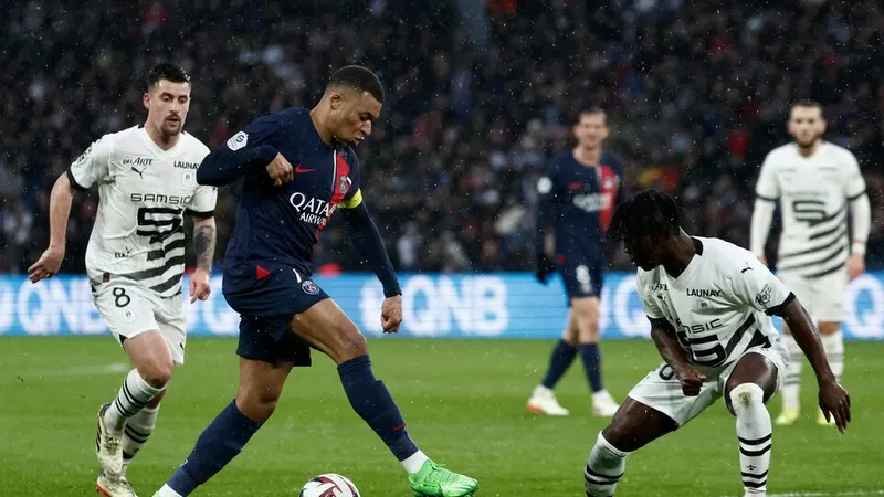 Mbappe cùng PSG sẽ "thị uy sức mạnh" trước kẻ thách thức Rennes?