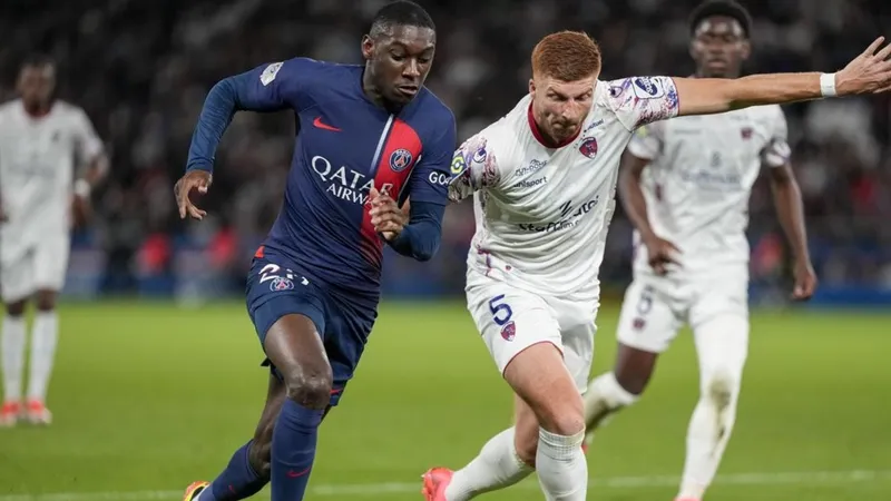 Kolo Muani mờ nhạt trước Clermont