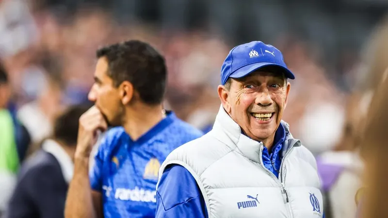 HLV Jean-Louis Gasset nghỉ hưu