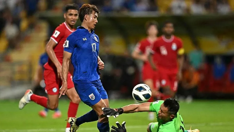 Hassan Sunny làm nản lòng các chân sút Thái Lan