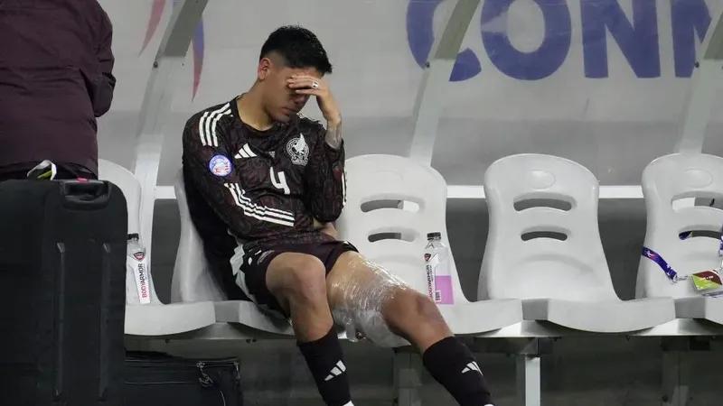 Đội trưởng Mexico Edson Alvarez chấn thương nghỉ hết giải?