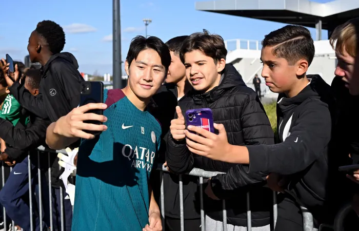 Lee Kang-in giao lưu cùng khán giả PSG