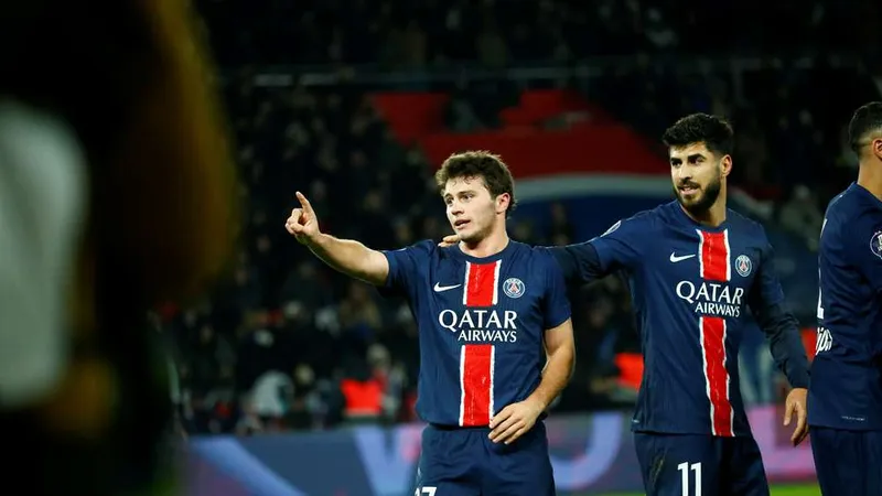 Joao Neves ăn mừng bàn thắng vào lưới Toulouse