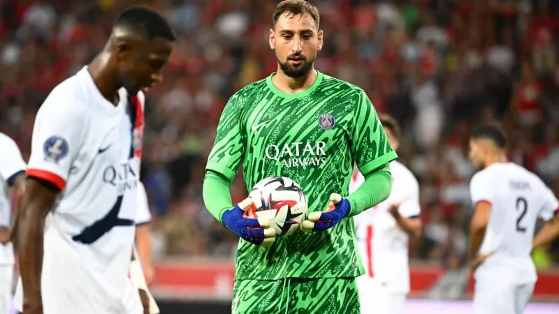 Donnarumma đã trì hoãn thương lượng hợp đồng mới với PSG