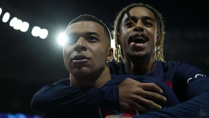 Bradley Barcola đang kế thừa vai trò chủ lực của PSG mà Kylian Mbappe để lại