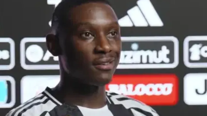 Randal Kolo Muani trong ngày ra mắt Juventus