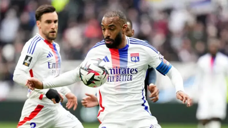 Bộ đôi kỳ cựu Lacazette và Tagliafico sắp hết hợp đồng với Lyon