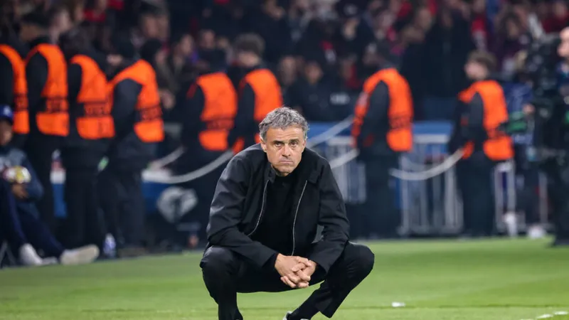 Luis Enrique: PSG càng thắng nhiều thì càng... sợ thua