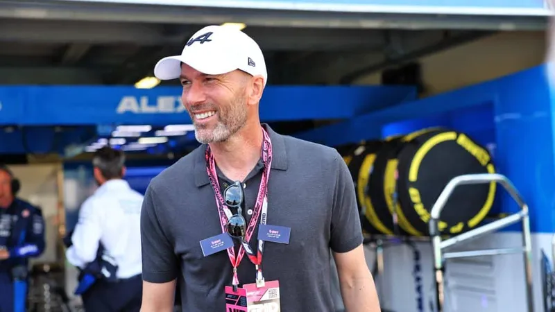 Zinedine Zidane xuất hiện ở bãi tập tại Giải đua xe F1 Monaco vào hôm chủ nhật. Ảnh: RMC Sport